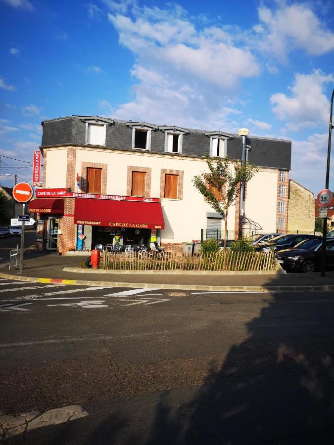 Cafe De La Gare Hotel Bessancourt Bagian luar foto